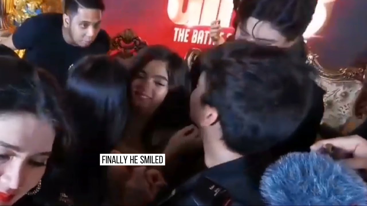 Seth Fedelin waiting for the right time to hug Francine Diaz | FRANSETH