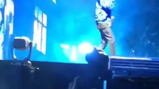 Download Lagu Jay-z performing big pimpin. MP3