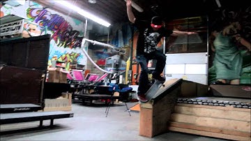 Krooked grind down hubba