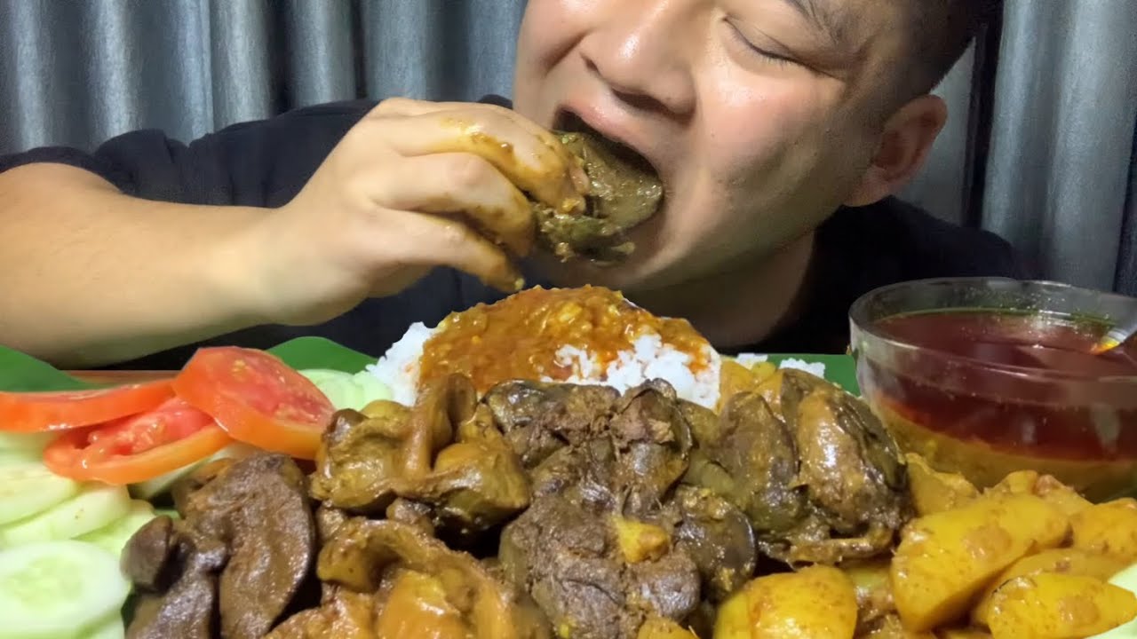 EATING (CHICKEN PARTS) GIZZARD & LIVER & FEET WITH GRAVY & SOME SALADS