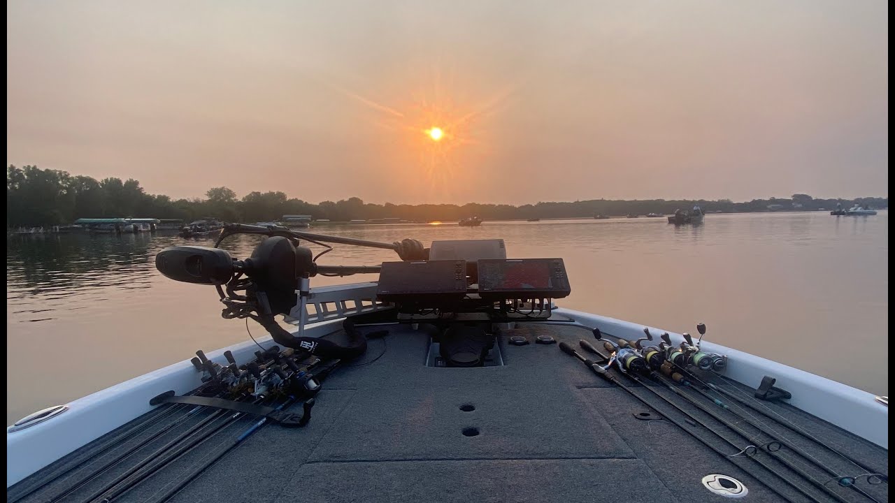 Deep Water Fishing in B A S S Fishing Tournament