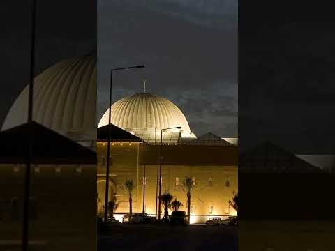 القارئ حمد الدغريري عندما يصبح المؤذن إماما في المسجد هكذا يصبح صوته صوت جميل جدا 