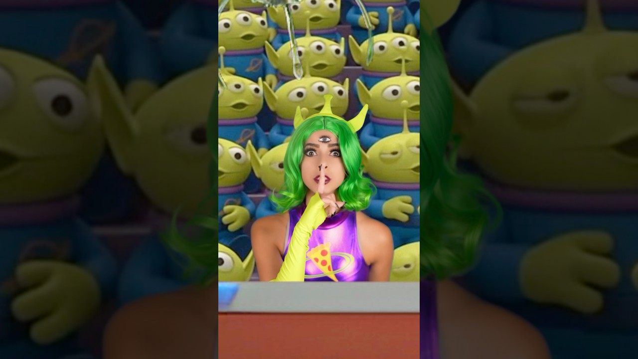 Toy Story Alien 💚 #foryou #helpmemakethismakesense #trending #gothclub #emo #dance #cosplay