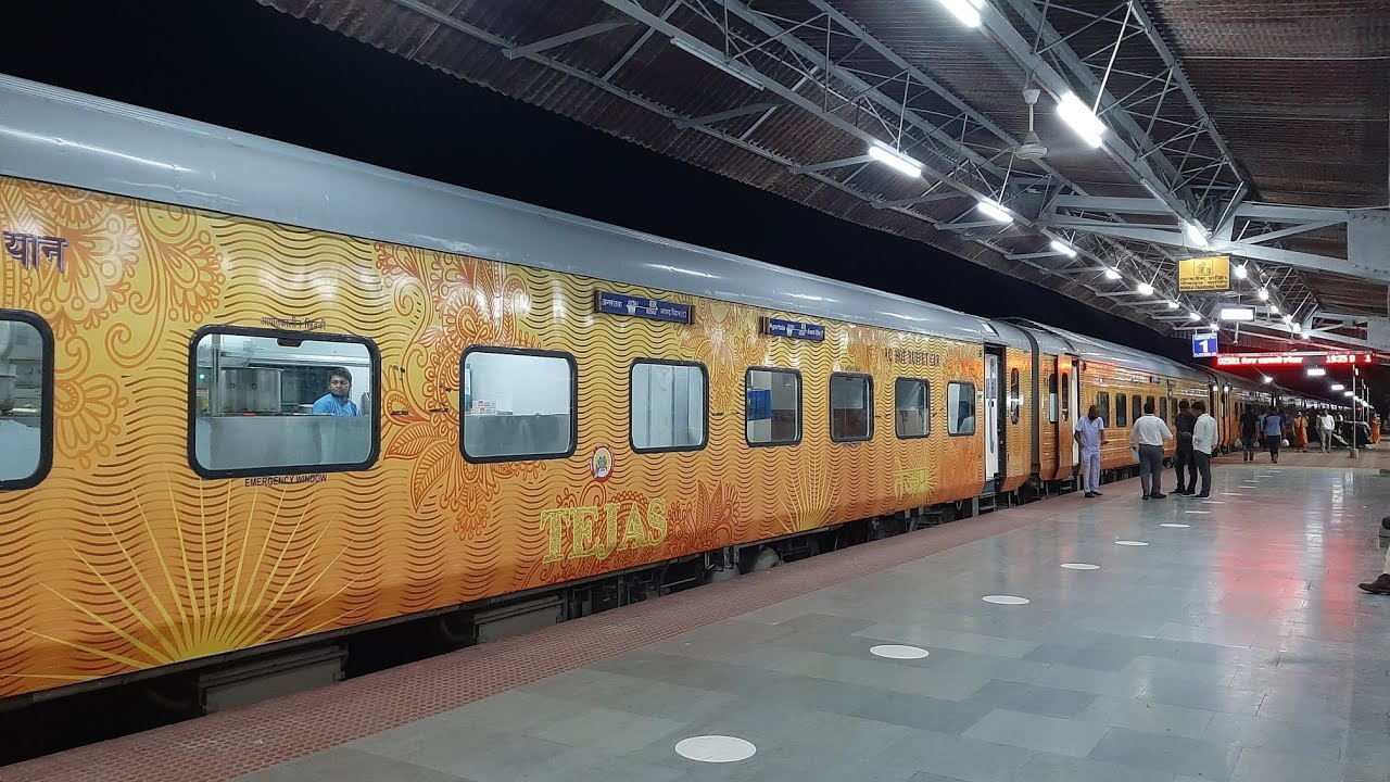 Agartala-Anand Vihar (T) TEJAS RAJDHANI Spl with LDH WDG4D 70556 ...