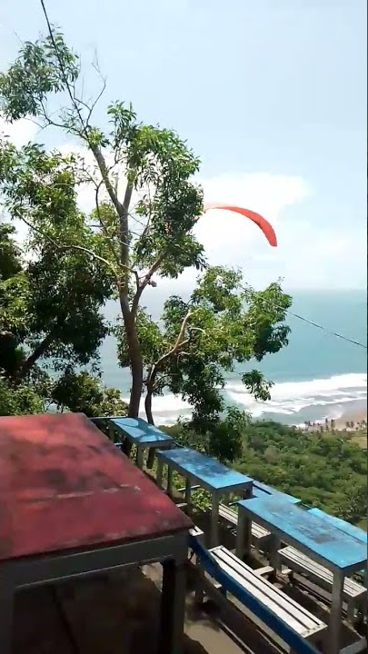 DI PUNCAK BUKIT HIJAU