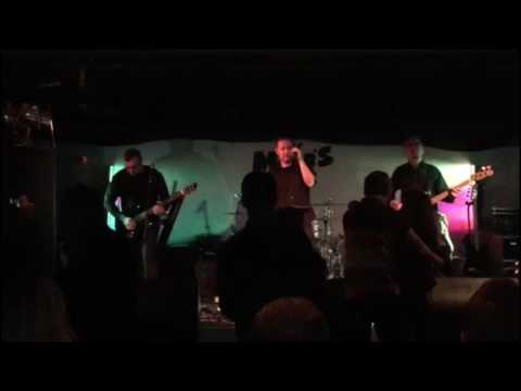 IN2MINDS - WITH OR WITHOUT YOU (U2 COVER) LIVE AT THE MARRS BAR WORCESTER 10/12/16