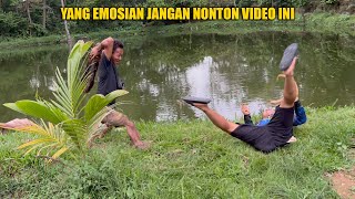 Download Lagu DIBALIK EMOSI ADA KAYU BALOK YANG SIAP MENGHANTAM 🤣 MP3 Download Lagu DIBALIK EMOSI ADA KAYU BALOK YANG SIAP MENGHANTAM 🤣 MP3
