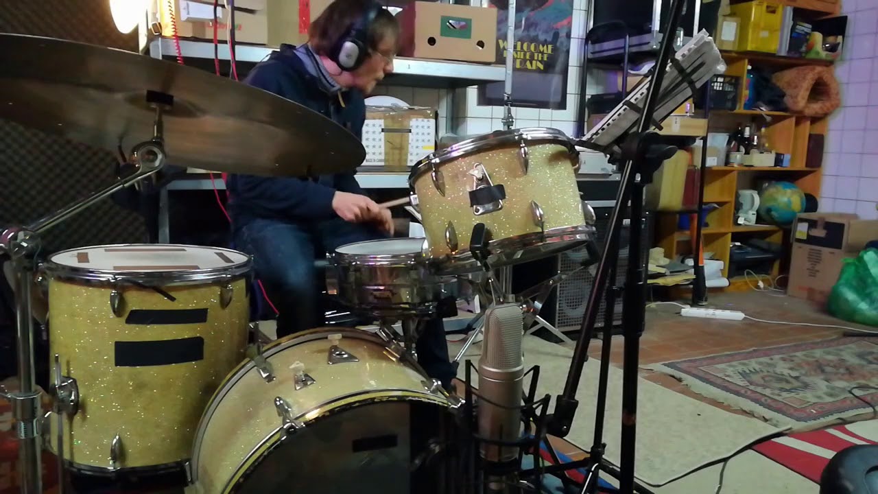 Play funky kicks and fills  -  Hans Otto drums