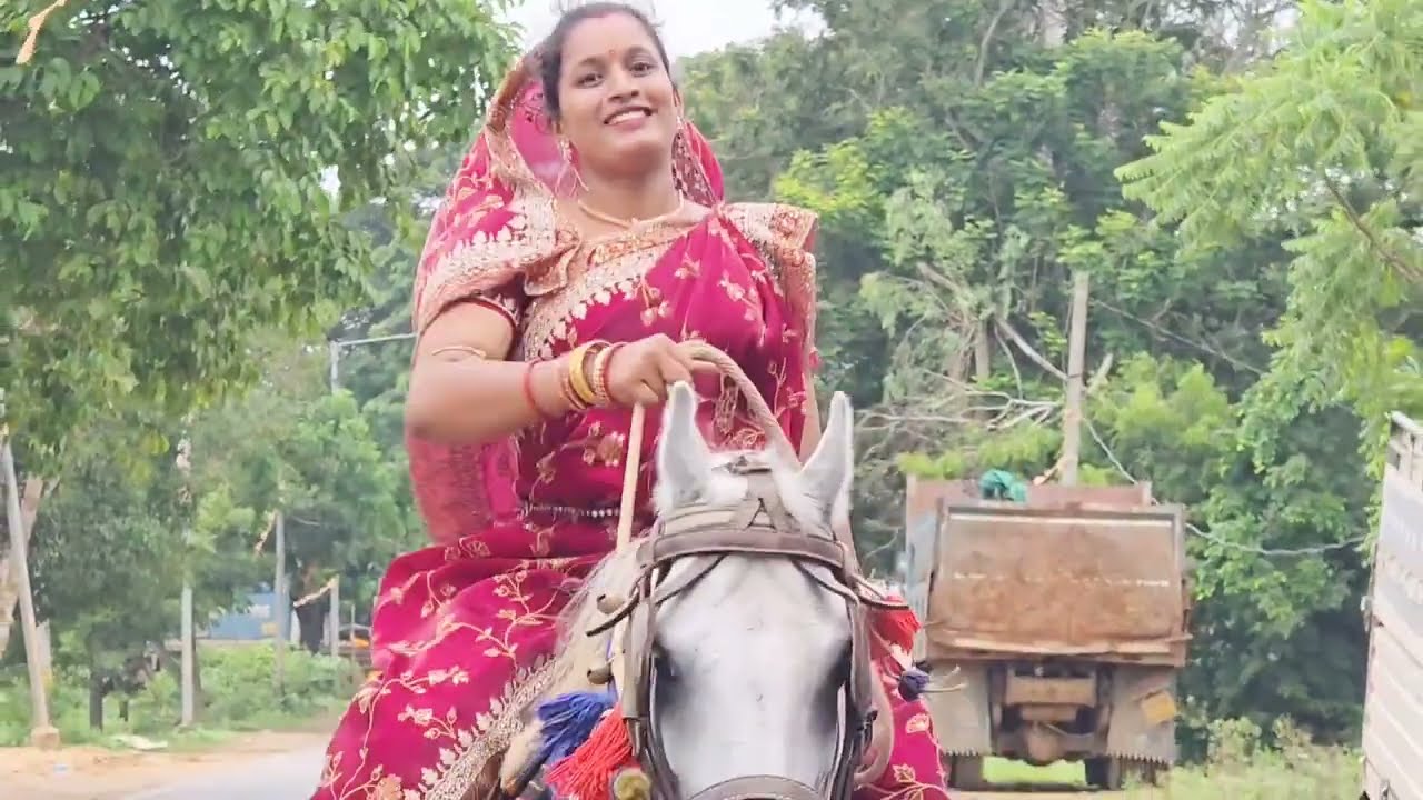 Monalisa's Horse riding confidently without any support.