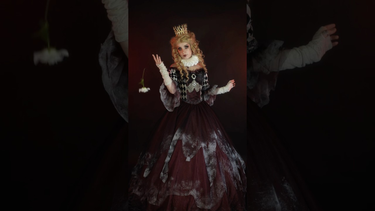 What if Alice never left Wonderland and became the next Queen of Hearts instead? ❤️👑