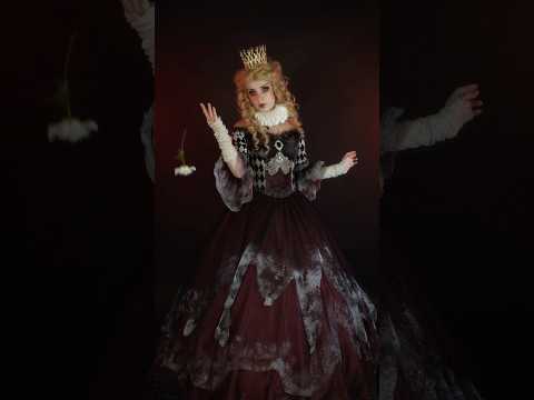 What if Alice never left Wonderland and became the next Queen of Hearts instead? ❤️👑