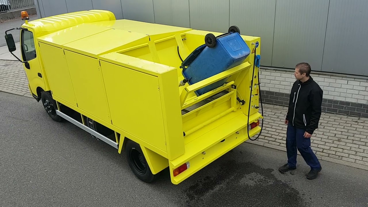 Container reinigingsauto met kleine rol container