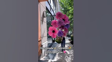 Flower delivery hero in action! Tag someone who needs a bouquet this big!💝