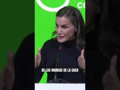 La Reina Letizia en la asociación contra el cáncer. Magistral