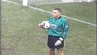 Vinnie Jones jugando como Portero vs Newcastle - 21/10/1995