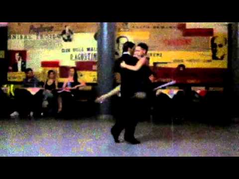FERNANDO CARRASCO Y HEBE HERNANDEZ - EXHIBICION DE TANGO PRACTICA EL MOTIVO