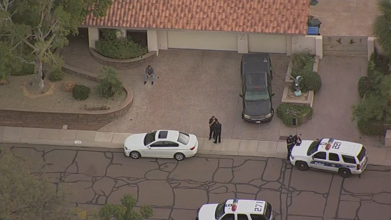 VIDEO: PD: 2 people found dead inside Phoenix house - YouTube
