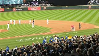 Kyle Seager Walks Off the Field to a Standing Ovation (10\/4\/2021)