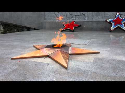 "Вечный огонь" на площади Революции в Ейске (4K video)