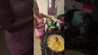 SINGLE MOM OF 5 ❤️✨ GETS CALLED A BUM ?!? 😲 #youtubeshorts #cleanwithme #explorenow #cleantok #mom