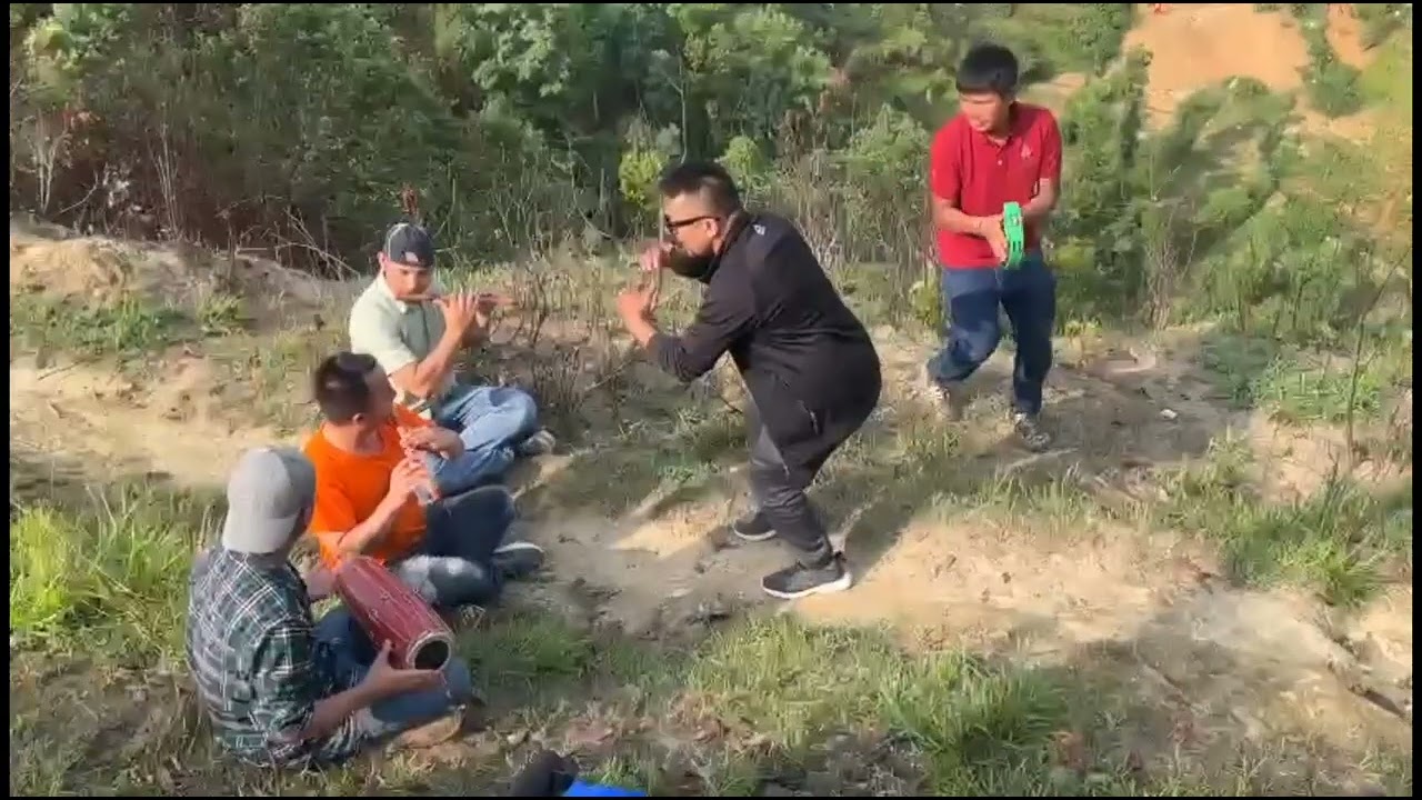 सालैजु भाका मा साथीहरुको कडा डान्स