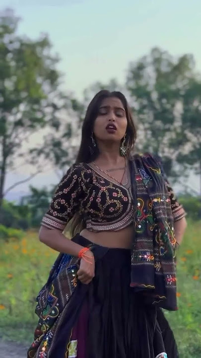 Mumbai Gai mi Dilhi gai | Aahirani song | Khandeshi Model