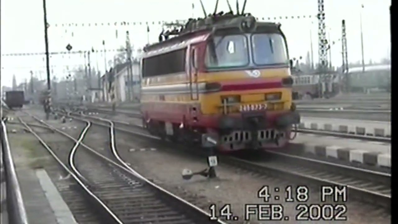 Cestovný ruch v Komárne, vlaková stanica 2002 Február