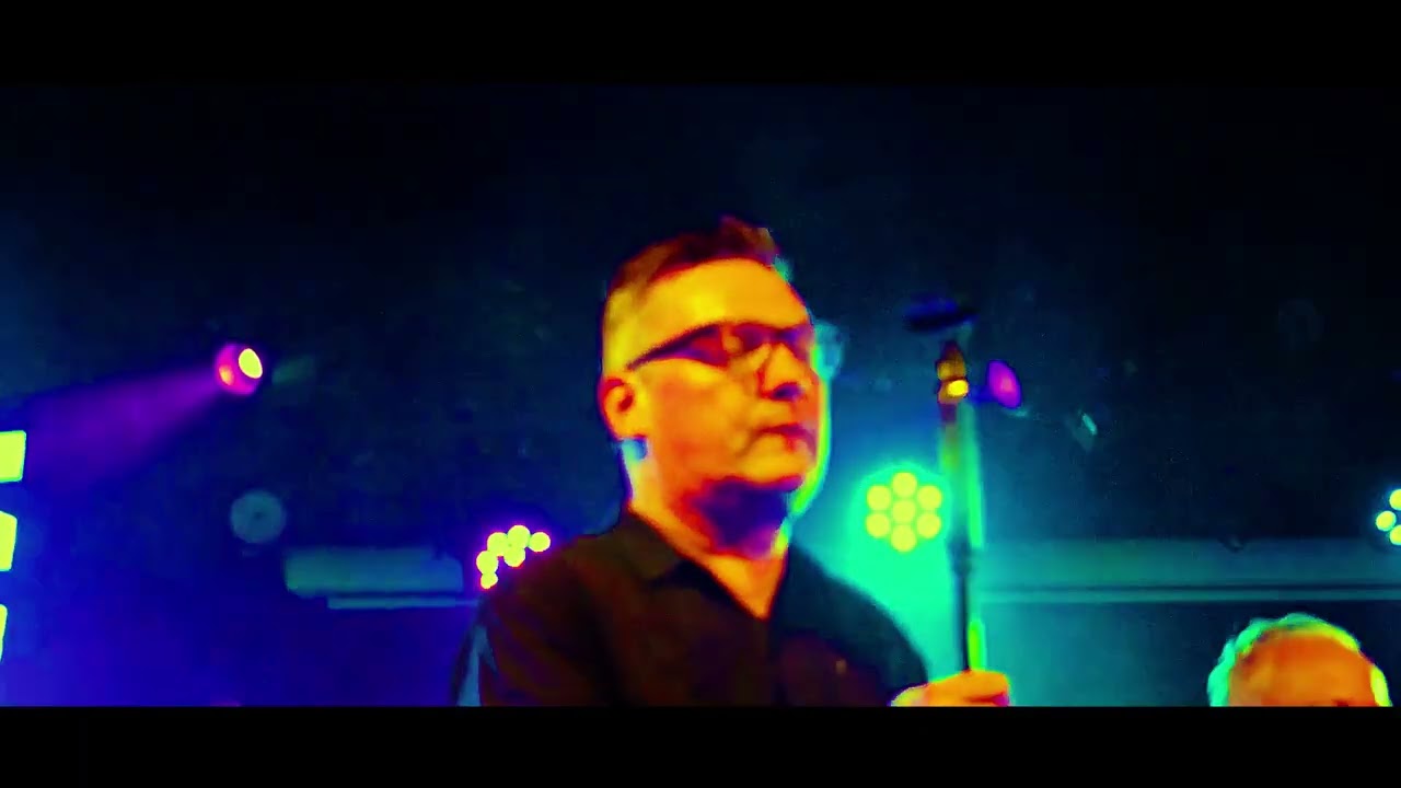 Woesten/ Illustrata. Live @The Crossover. Edit: Dominique De Vos