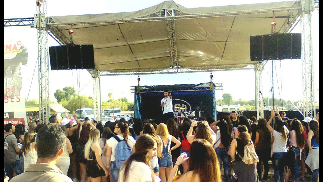 Anastasios Rammos Enarxi Me and my monkey Live@ PRE-SHOW MAD 2015 - YouTube