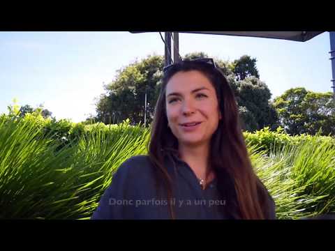 Vidéo: Résidence familiale en forme de S flanquée de jardins en Nouvelle-Zélande