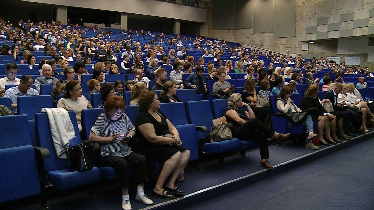 студенческий билет Когда мама на собрании…