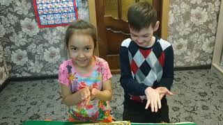 Конфеты из пластилина Play-doh.