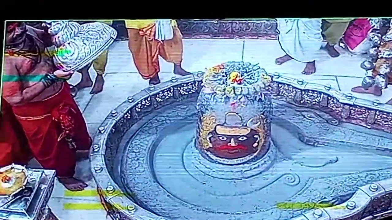 उज्जैन में महकालेस्वर की भस्म आरती होती हुई