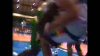 Shawn Kemp tackles Scott Hastings ('92 Preseason) Content