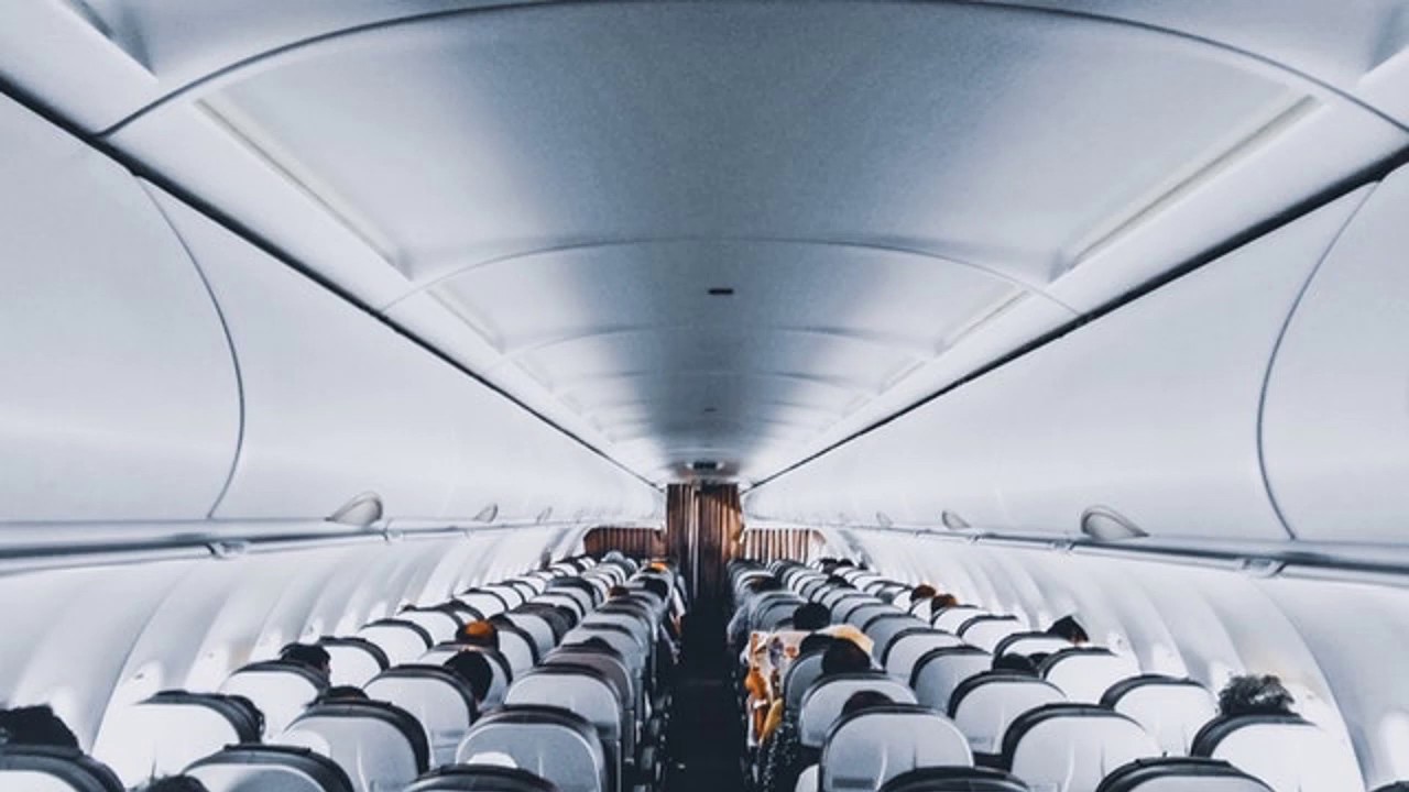 5 Cool Benefits of Booking Flights from Travel Agencies - YouTube