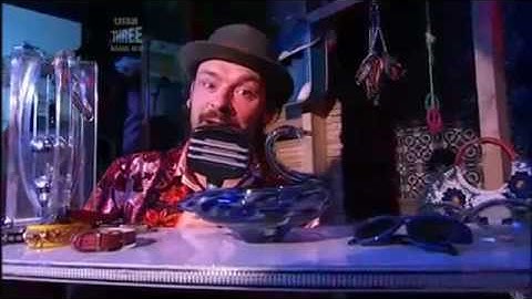 The Mighty Boosh-Its Whats Inside That Counts
