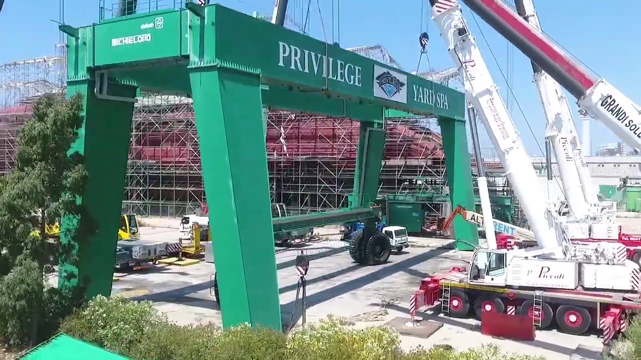 Dismantling of a rubber tired portal crane in Civitavecchia (Rome)