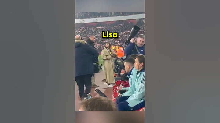 Lisa's coin toss before the Arsenal vs Tottenham match was well guarded #lisa #tottenham #arsenal
