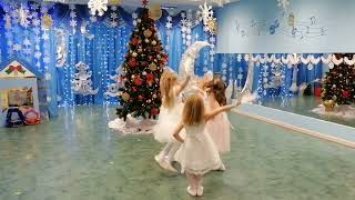 Танец снежинок "Вьюженька" (старшая группа)