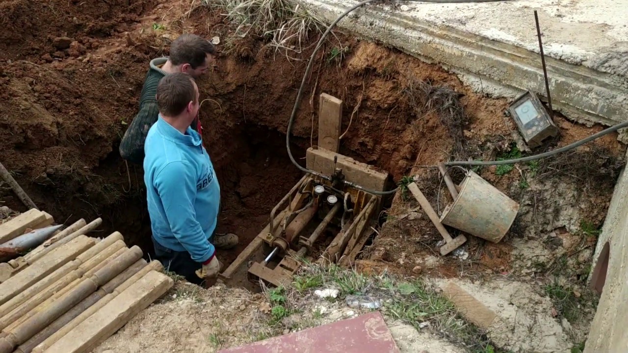 Прокол под дорогой для газовой трубы - YouTube