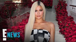 The "kuwtk" star shares footage of her stunning display red roses and
candles while travis scott's song "hell a night" plays in background.
watch! ...
