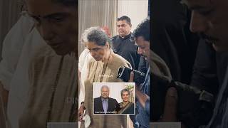 Satish Shahs Wife Arrives For His Prayer Meet