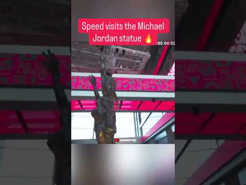 Speed visits the Michael Jordan statue at the United Center 🙌 (via @IShowSpeed)