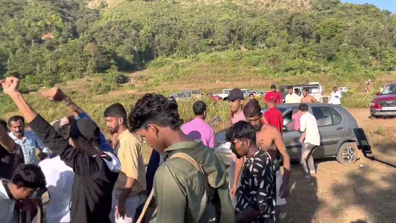 Hariseve At Kompuli Family Bettathur Dance for Valaga