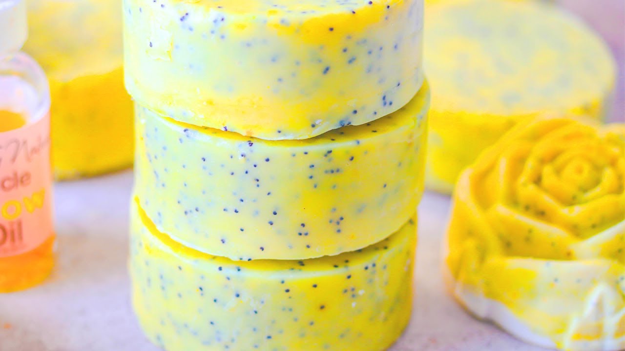 DIY Lemon Poppy Seed Melt and Pour Soap 🍋