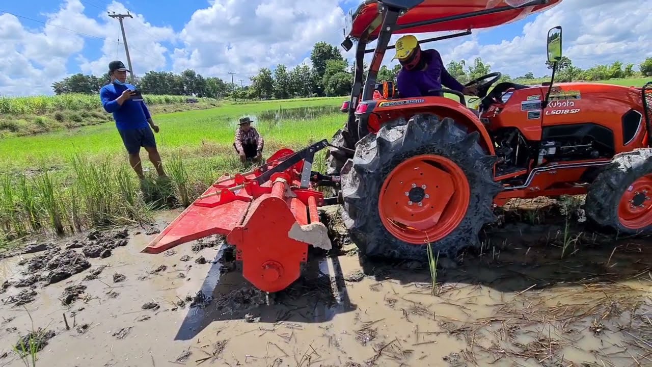 ประเดิมงานแรก ใส่โรตารี่ของตาเพชร รถคันเดียวขับ 4 คนเลย