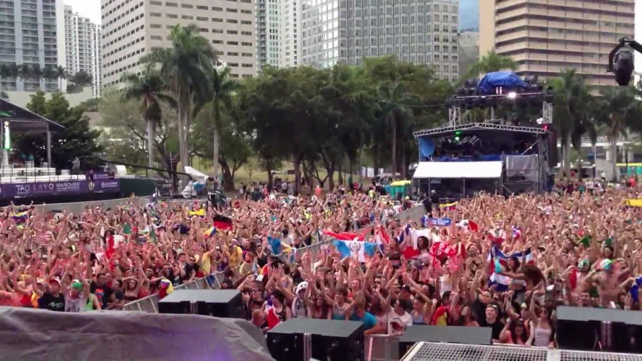 Swanky Tunes vs. Hard Rock Sofa @ Ultra Music Festival 2013