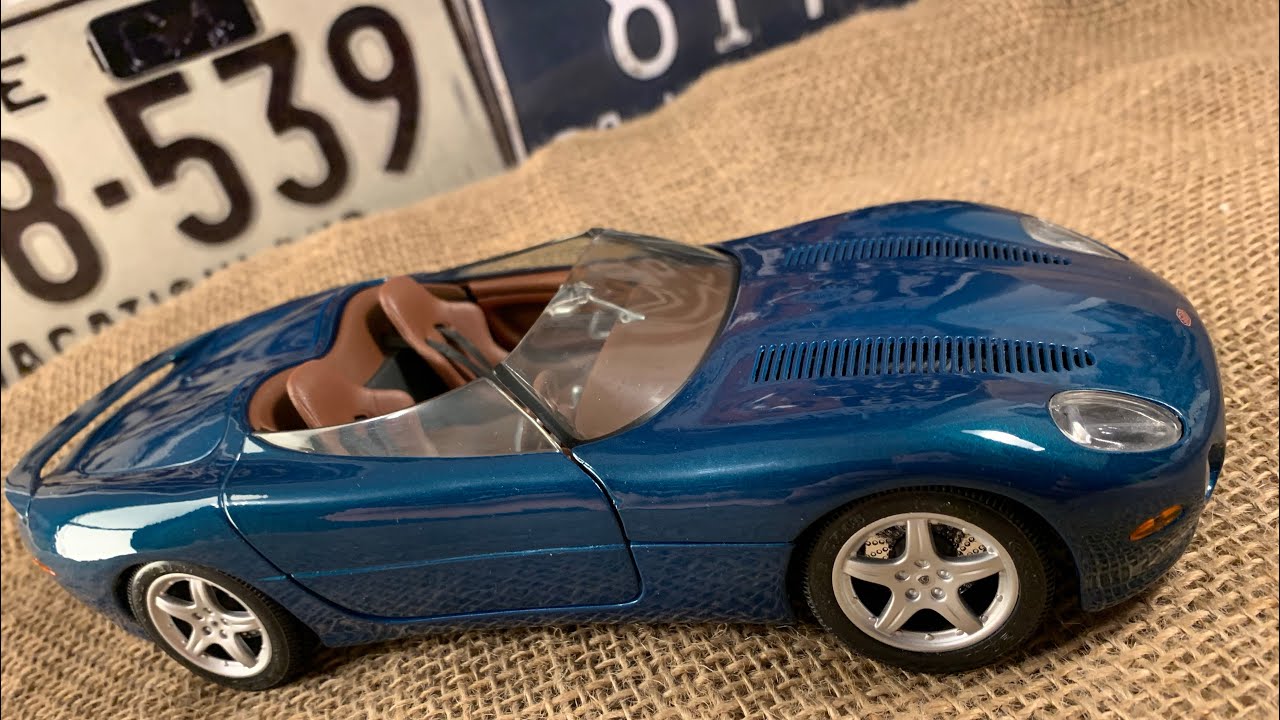 JAGUAR XK 180 CABRIOLET d MAISTO 647 voiture miniature friction portes ouvrantes