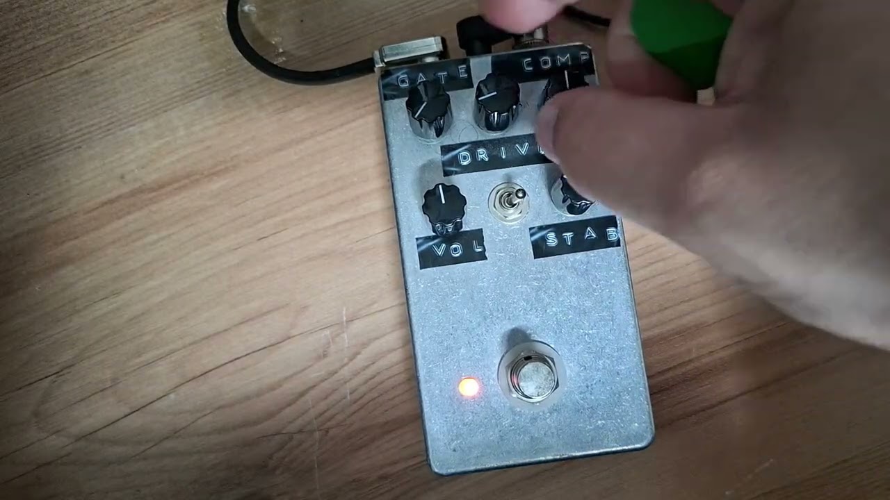 Clone of a ZVEX Fuzz Factory guitar pedal - what can it do? #fuzz