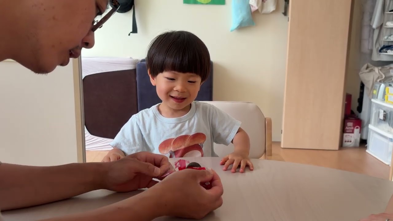 🌈 Japanese Toddler Gets Ice Cream as a Reward — Then Asks for One